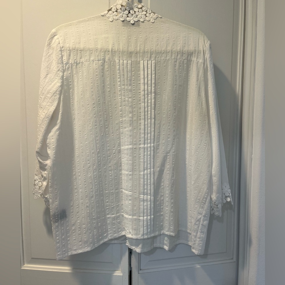 Vici White Floral Embroidered Blouse - Picture 5 of 11